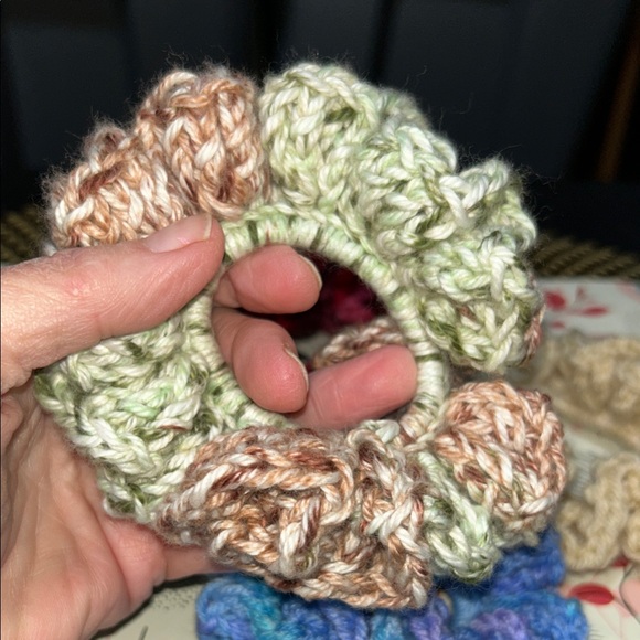 Colorful handmade crocheted Hair Scrunchies Set of 4 - Picture 2 of 6